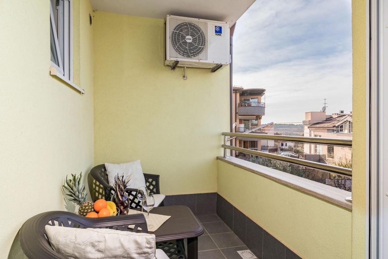 Apartment Klara Pula Exterior photo